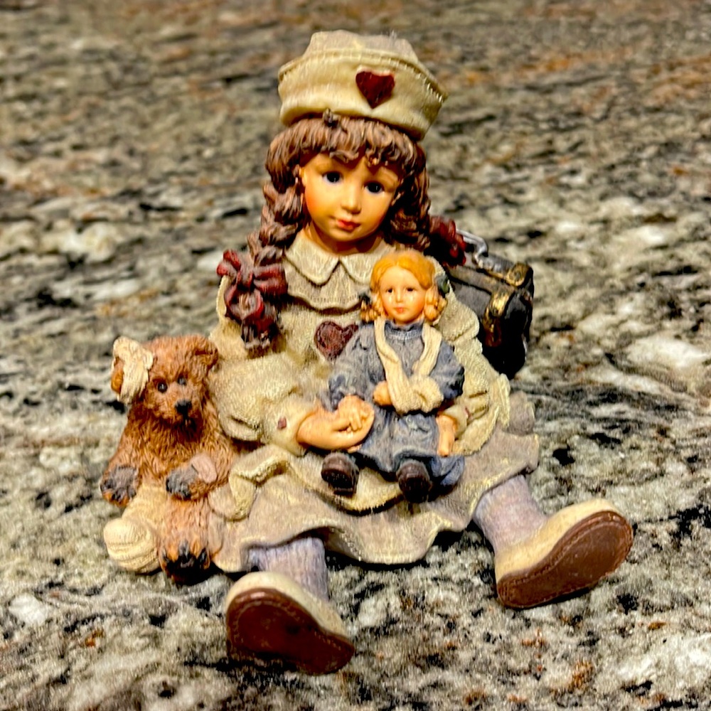 YESTERDAYS CHILD BY BOYDS COLLECTORS FIGURINE. SIGNED AND CERTIFIED